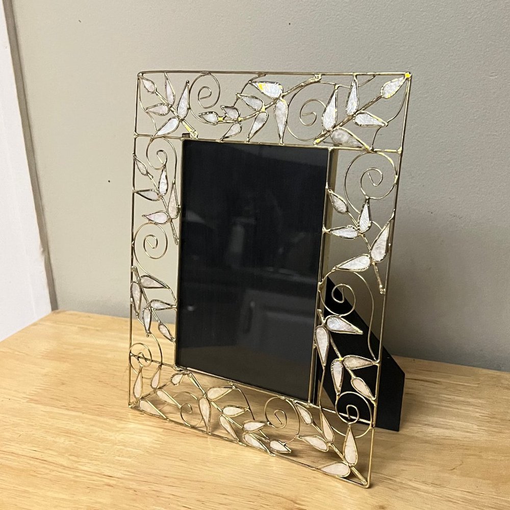 Capriz/ shell standing picture frame
